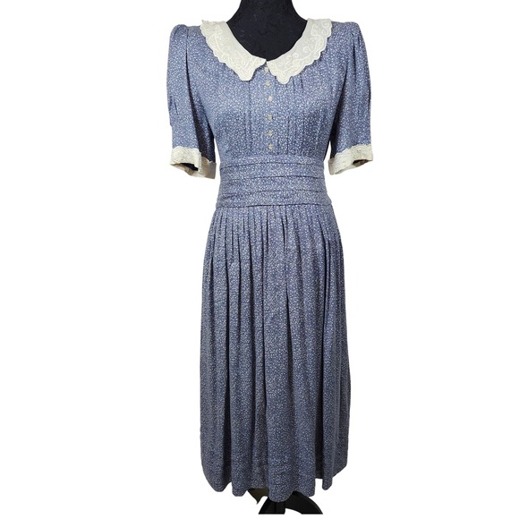 Sarah Elizabeth Dresses & Skirts - Sarah Elizabeth Blue Floral Midi Dress with Cream Lace Collar